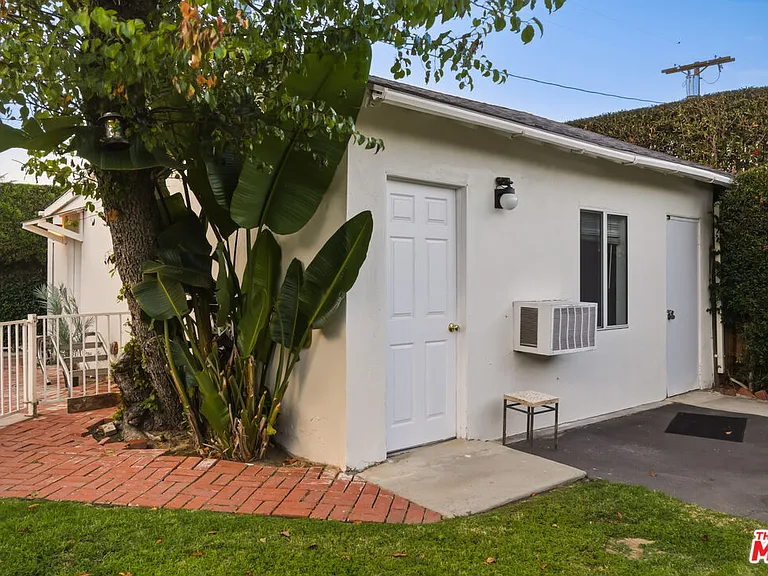 12811 Cumpston St — Photo 37