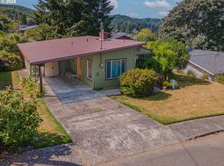 886 S Hill Dr, Reedsport, OR 97467