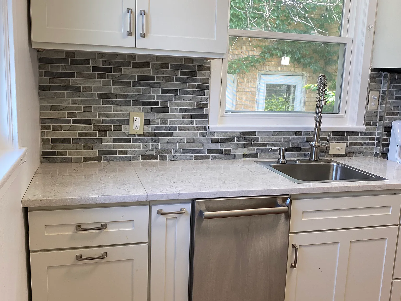 2 bed, 820 sqft, $2,050 — Photo 4