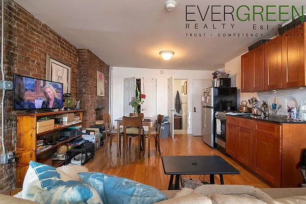 Rented by Evergreen Apartments BK | media 49