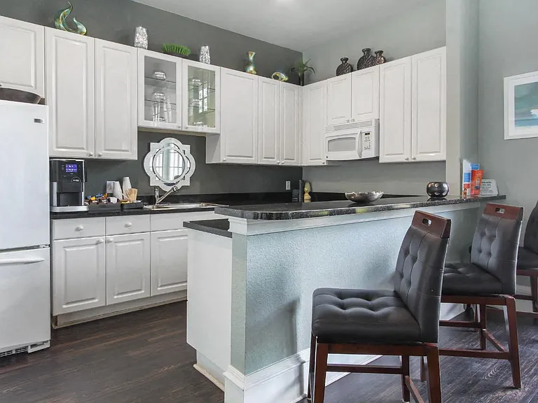 Windermere Apartments — Photo 13