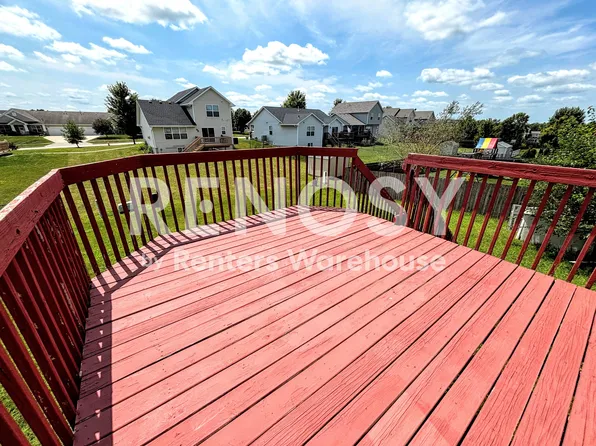 8228 Dakota Dr, West Des Moines, IA 50266