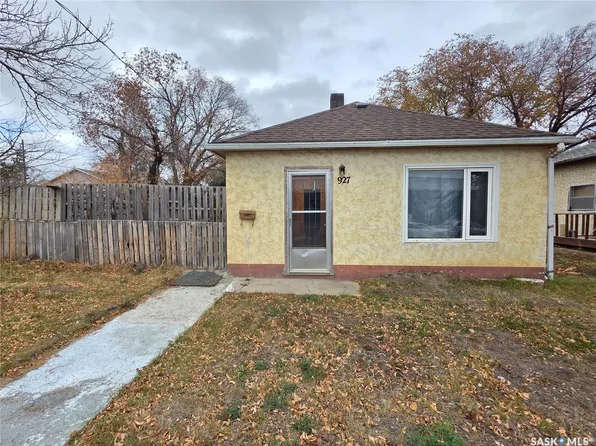 927 North Railway Street E, Swift Current, SK S9H 1E4
