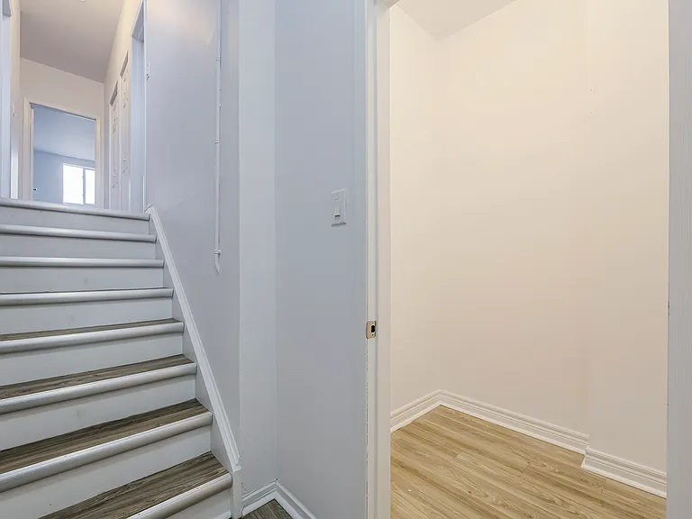 707 Dundas St W — Photo 10