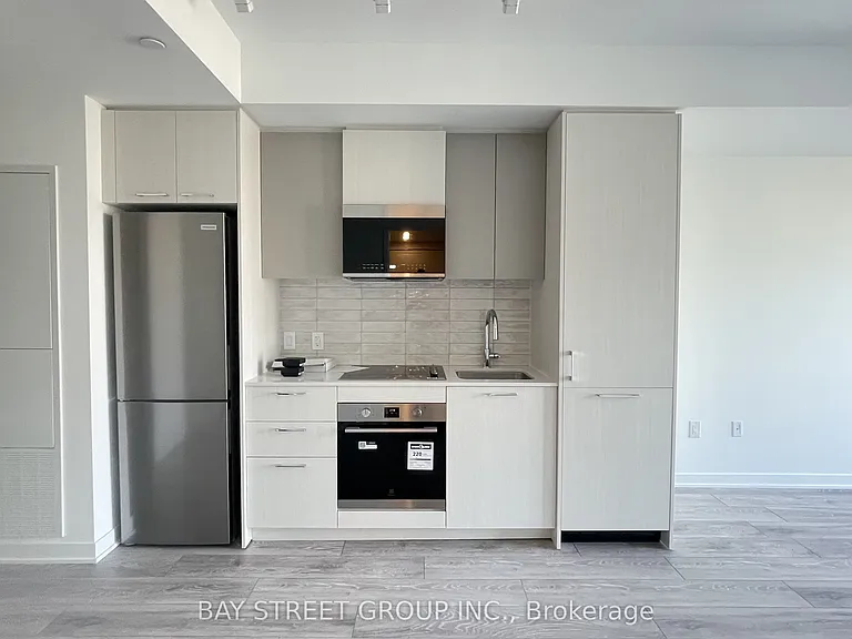10 Oak St #902 — Photo 8