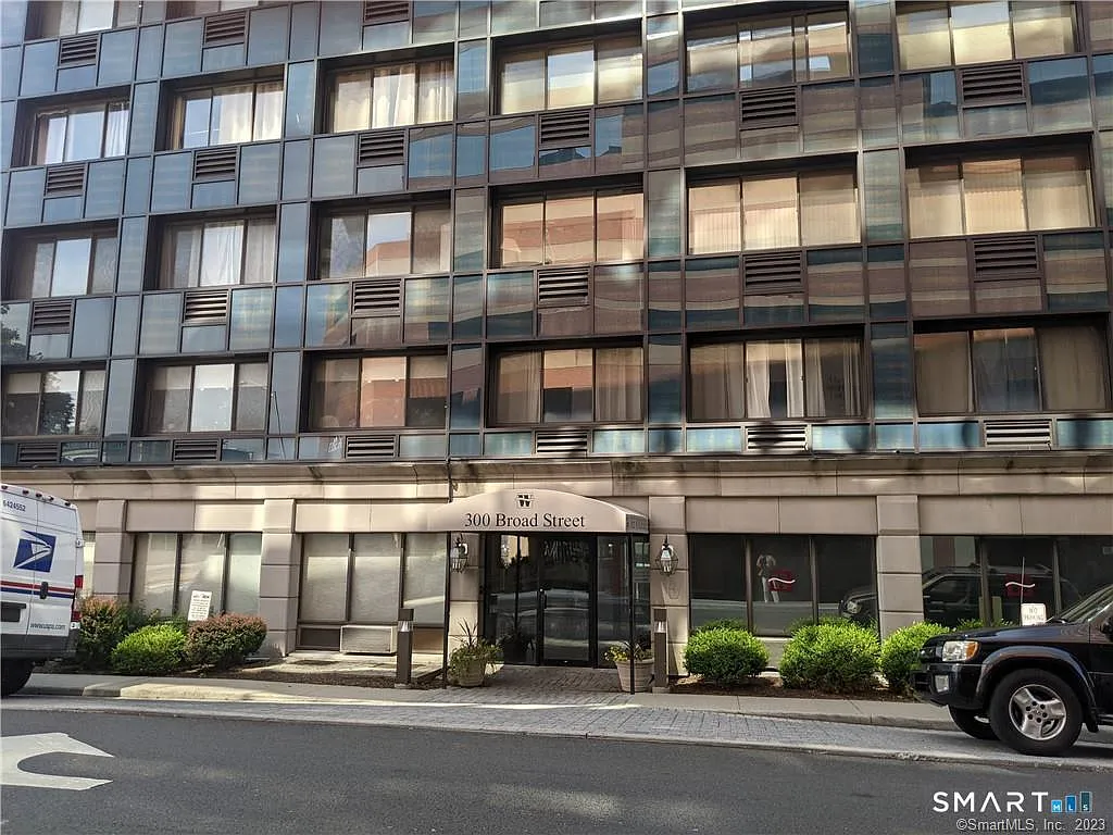 1 bed, 1.0 bath, 677 sqft, $2,200 — Photo 1