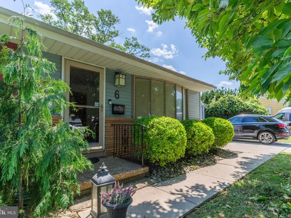 6 Shelley Ln, Hamilton, NJ 08690