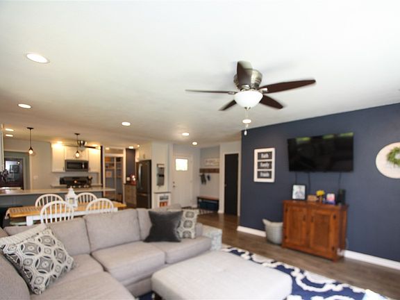 3rd image of 1208 1st St NE