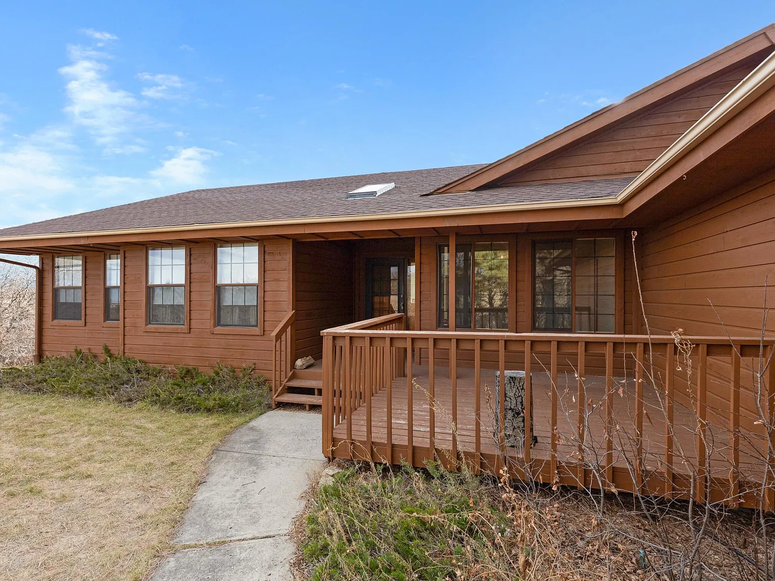 4 bed, 3000 sqft, $3,200 — Photo 2