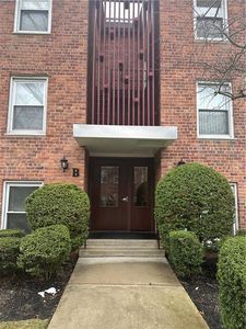 61 Maine Ave APT B12, Rockville Centre, NY, 11570