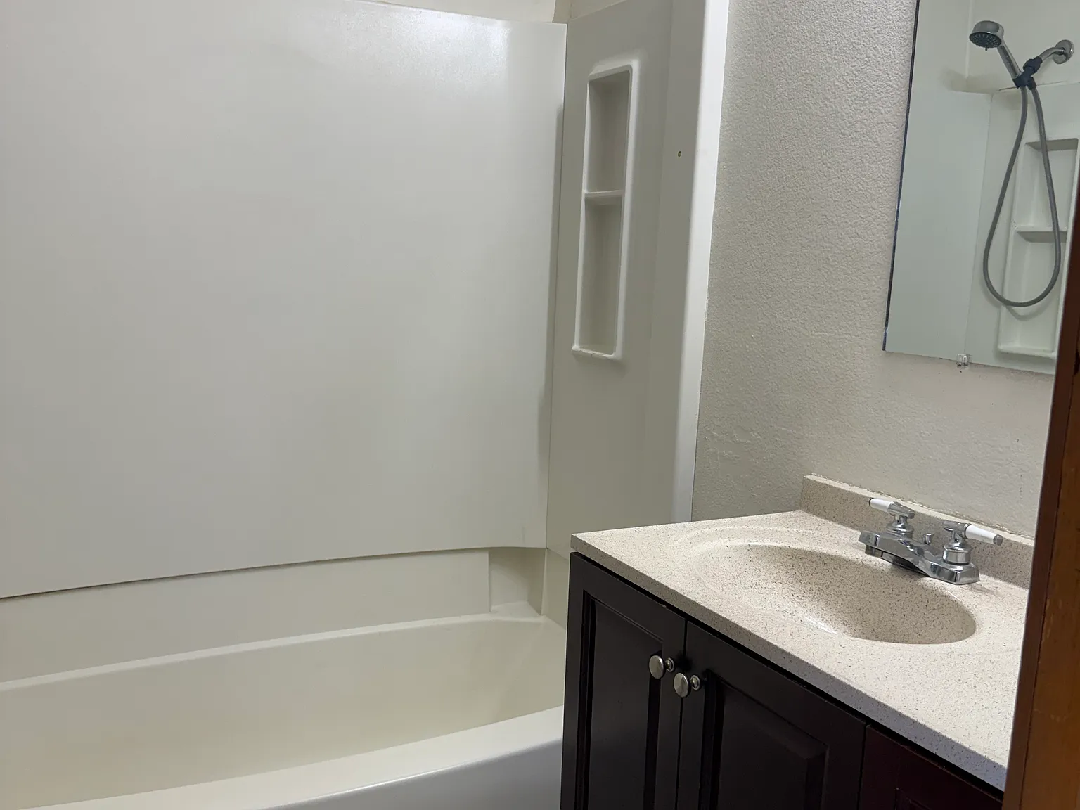 2 bed, 1000 sqft, $1,000 — Photo 2