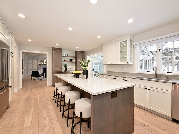 2nd image of 688 Thompsons Way