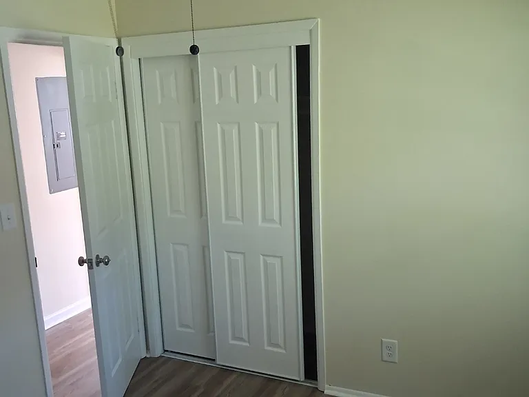 607 Courtland Ave — Photo 5