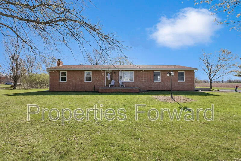 3 bed, 1.5 bath, 1276 sqft, $2,100 — Photo 4