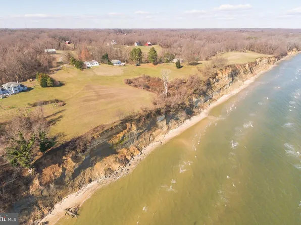 4445 Fairview Dr, Huntingtown, MD 20639