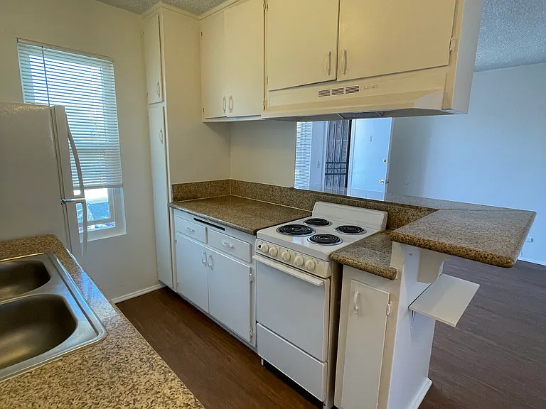 4264 Euclid Ave #6 — Photo 10