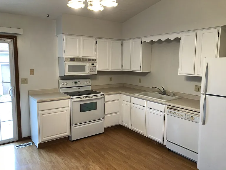 2321 W Sumner St — Photo 1