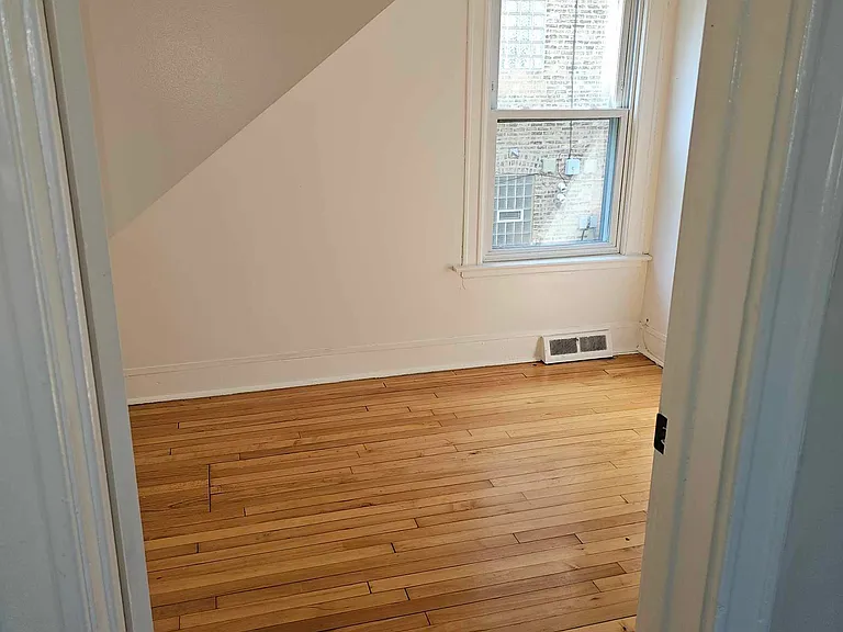 4816 W Berteau Ave #1 — Photo 7