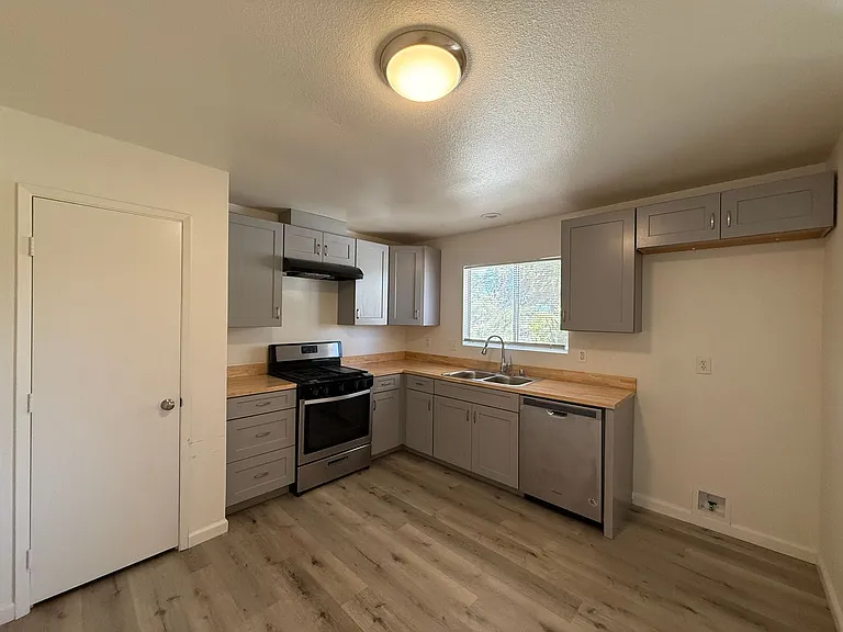 524 E Avenue Q12 #16 — Photo 7