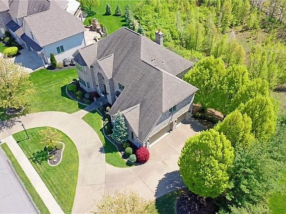 3rd image of 7111 Woodhall Ct