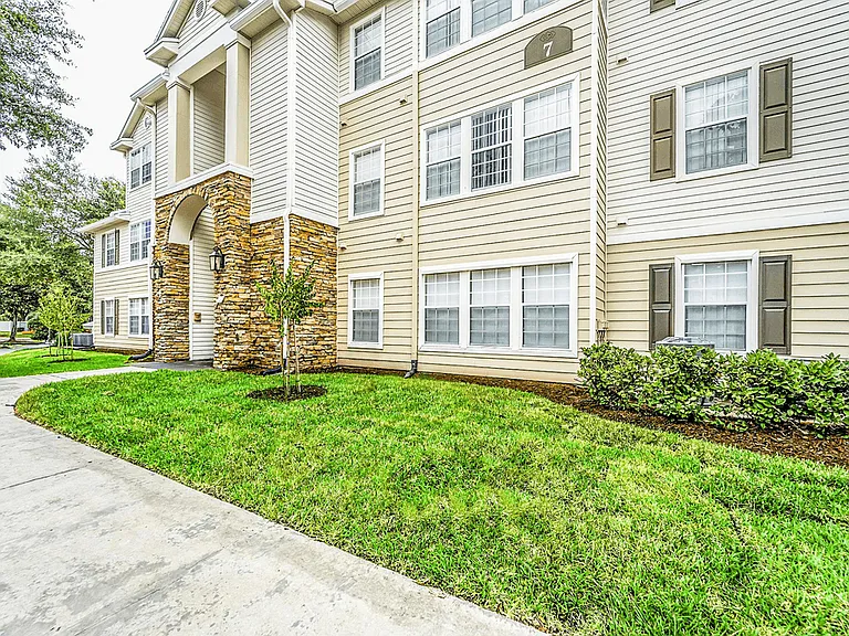 Brookwood Forest Apartments — Photo 8