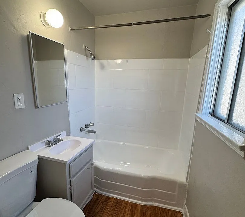 1346 S Crenshaw Blvd #5