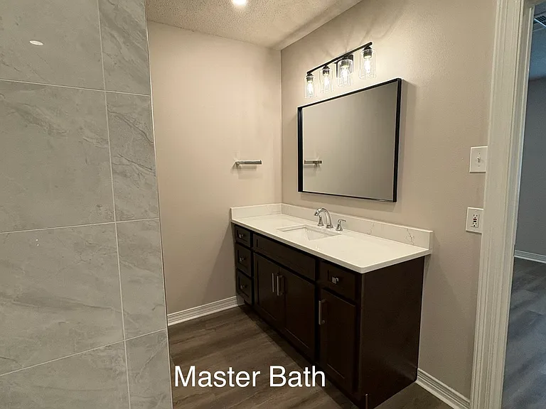 204 James Ct — Photo 15