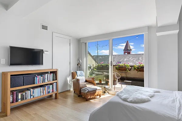 Rented by Compass | media 7