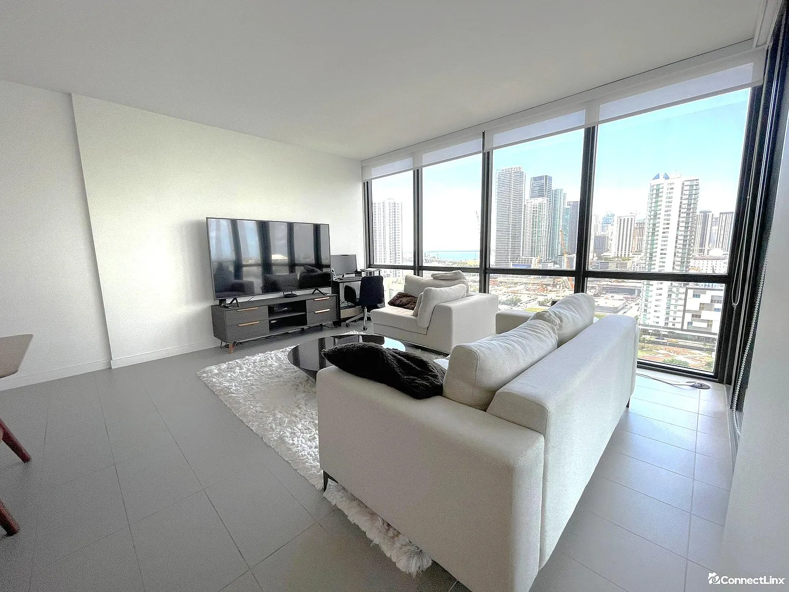 2 bed, 2.0 bath, 1100 sqft, $4,200 — Photo 4