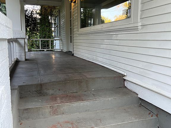 Front stairs/porch