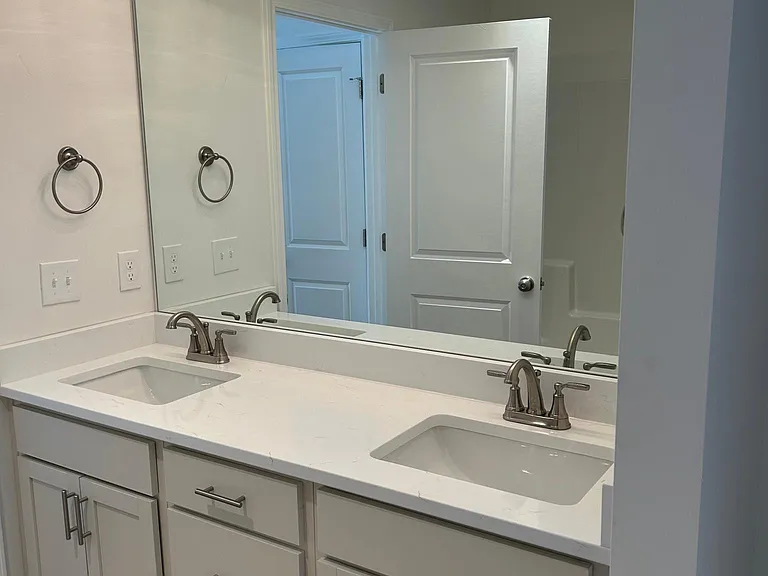 728 Jonas Cir — Photo 10