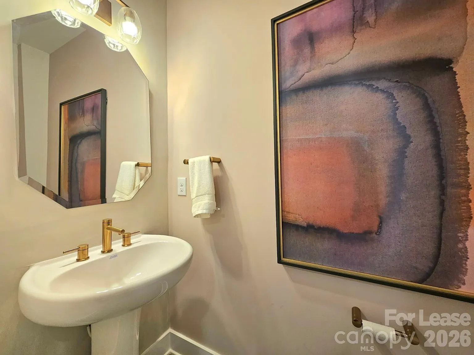 2 bed, 4.0 bath, 1598 sqft, $2,400 — Photo 4