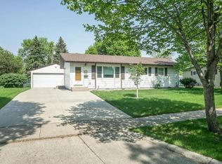 514 Maple Ln, Moorhead, MN 56560