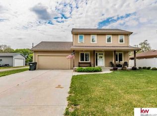 206 S 7th St, Fort Calhoun, NE 68023