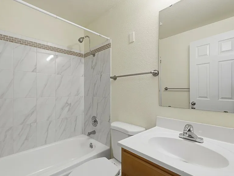 Birchcreek Apartments — Photo 15