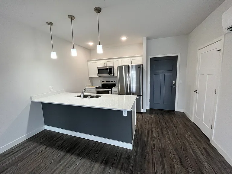 Cottage Grove Commons: Gaston — Photo 25