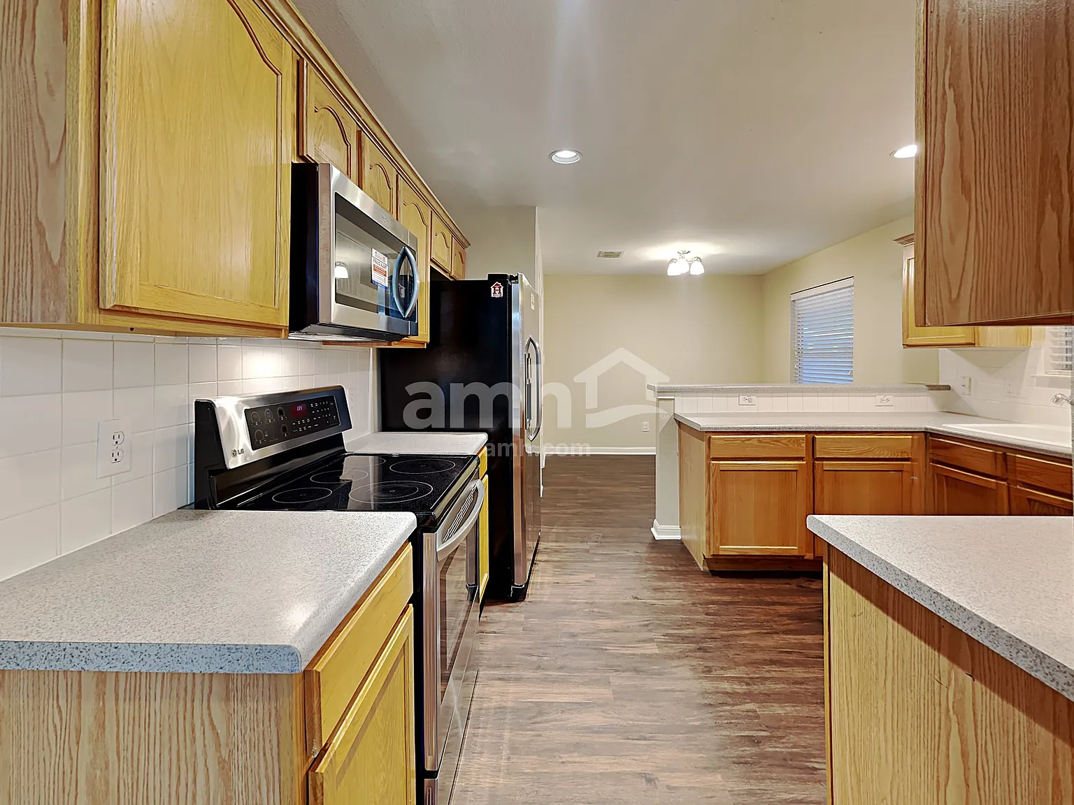3 bed, 2.5 bath, 1877 sqft, $1,755 — Photo 3