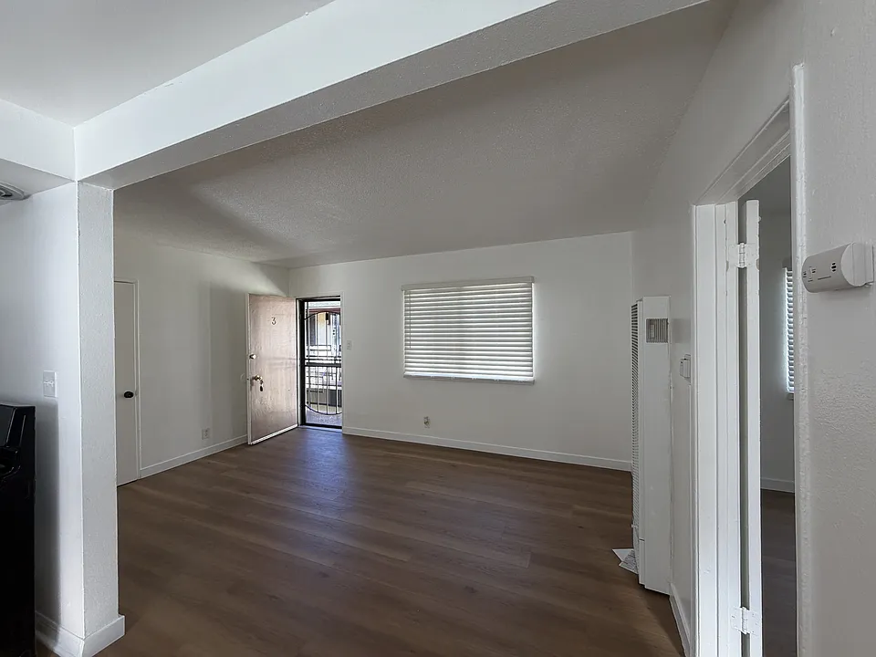 8325 S Western Ave #8