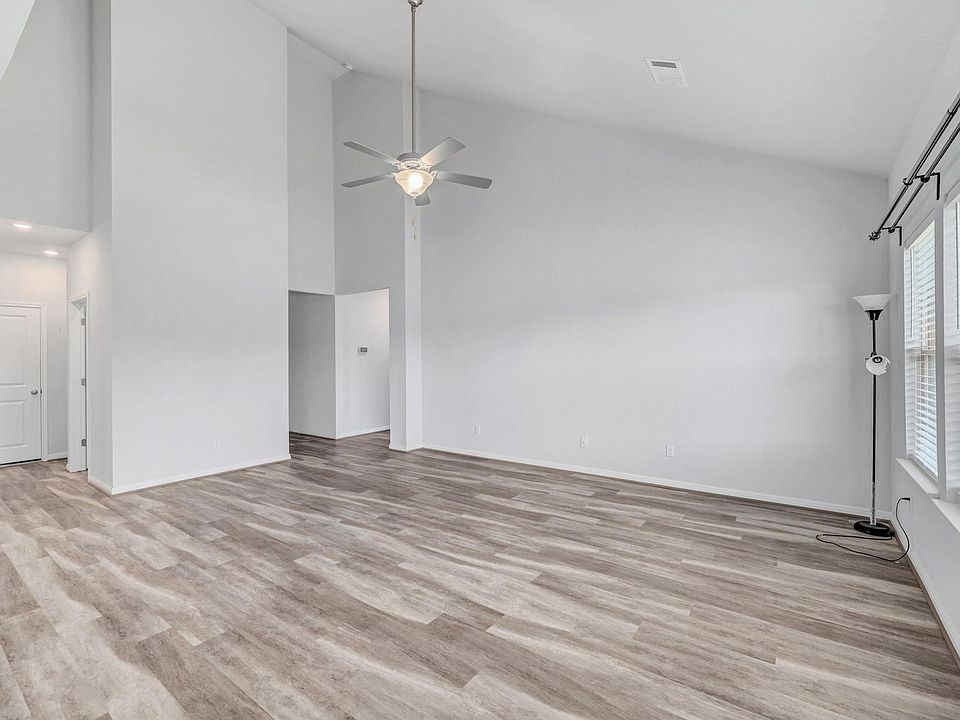 1st image of 521 Gabrielle Anne Dr