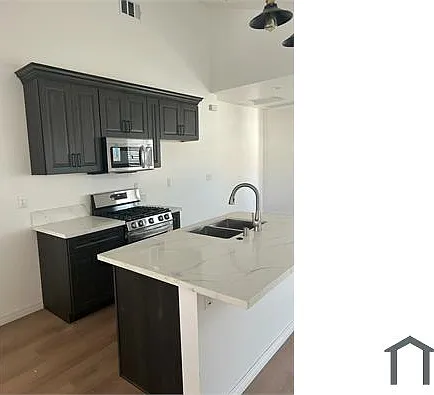 374 W 12th St — Photo 3