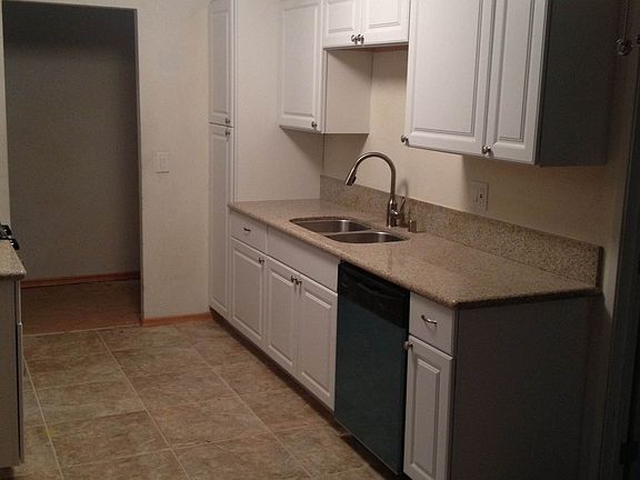 New Kitchen Cabinets/Granite
