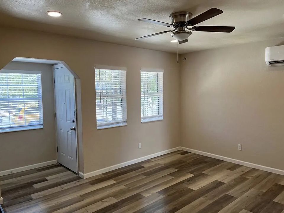 2nd image of 2375 Evergreen St