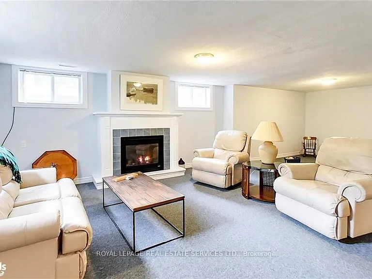 112 Bruce St S — Photo 20