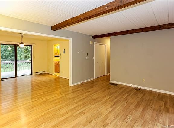 4th image of 103 Sunset Dr
