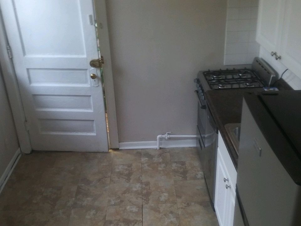 2nd image of 628 W Surf St APT 3B