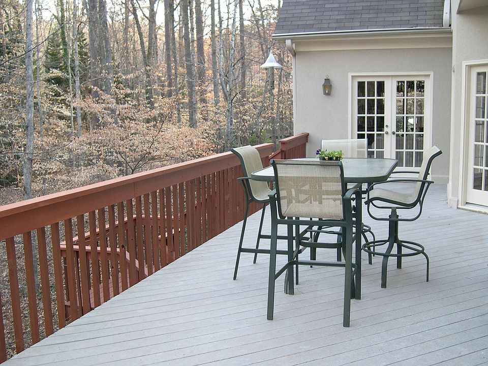 Expansive deck with composite surface