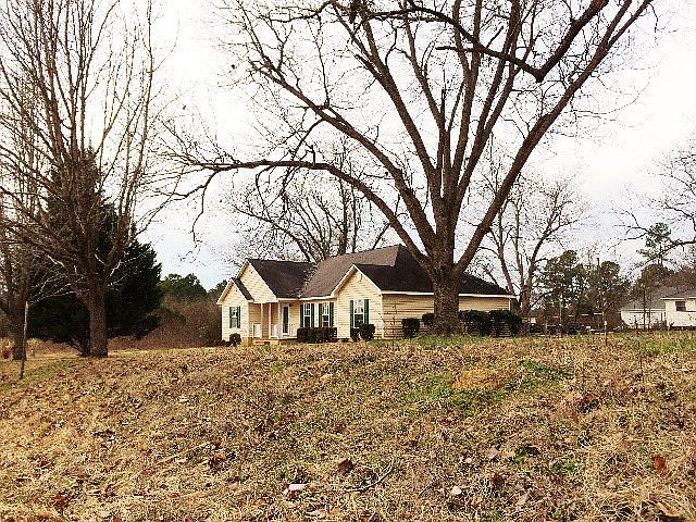 2nd image of 120 Den Dr