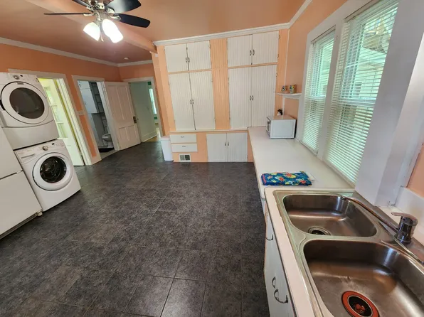 W5695 Fox Hill Rd, Fort Atkinson, WI