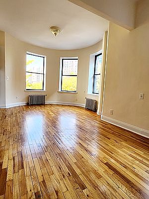 1st image of 300 W 106th St #33
