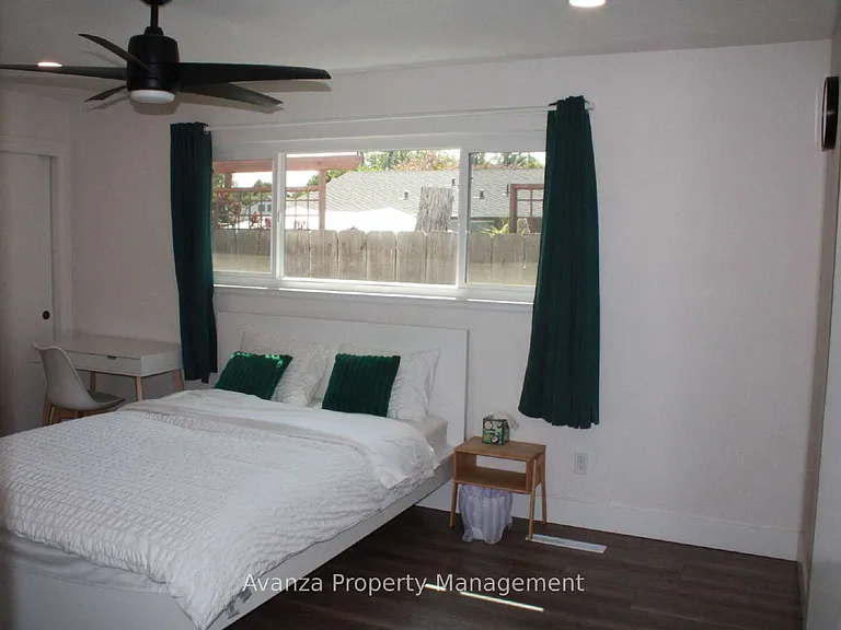 725 W Rialto Ave — Photo 14